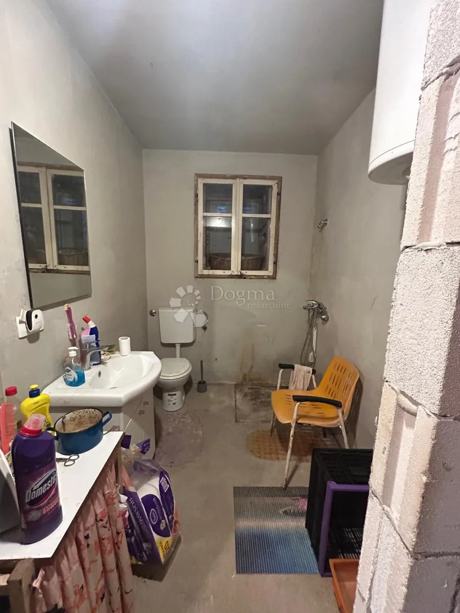 starina sa dušom i pogledom na more - slika 5