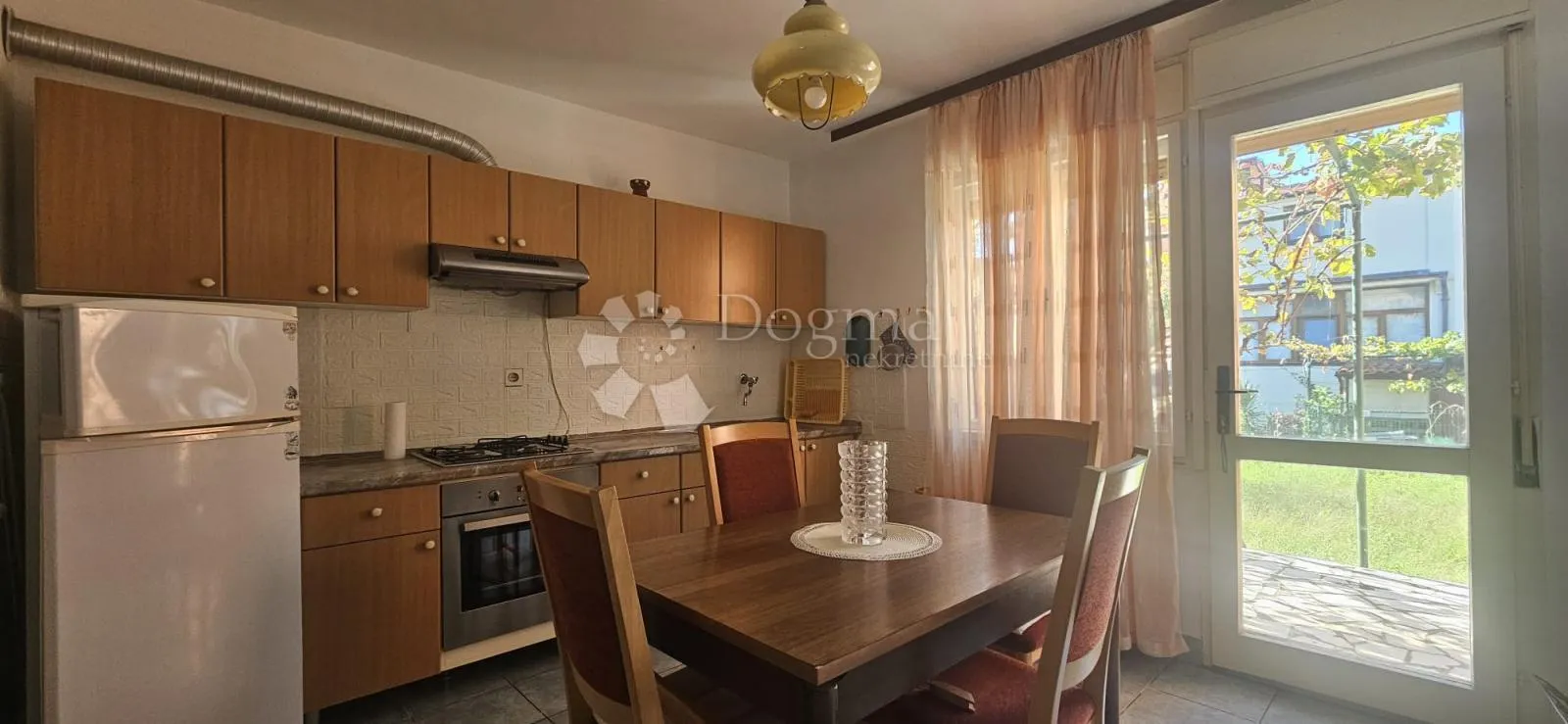 kuća sa 3 stana - slika 5