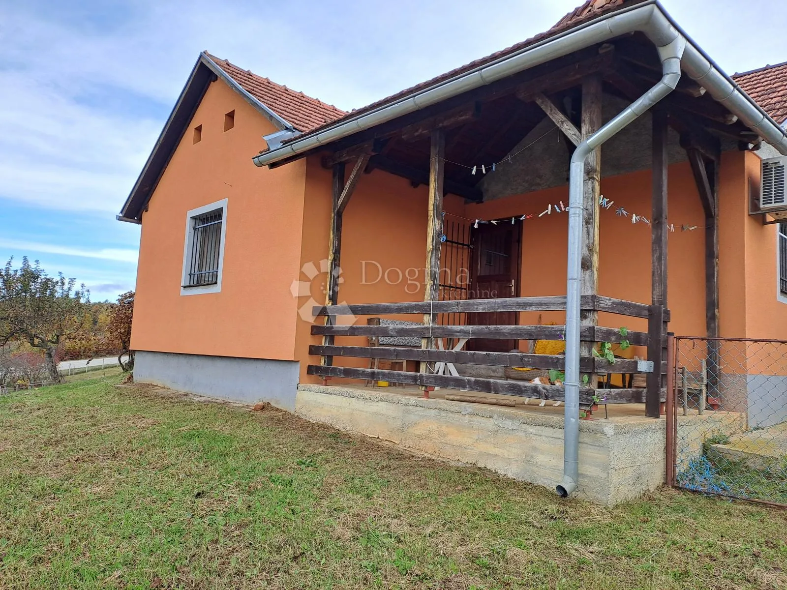 savršen dom na vrhu brda - slika 1