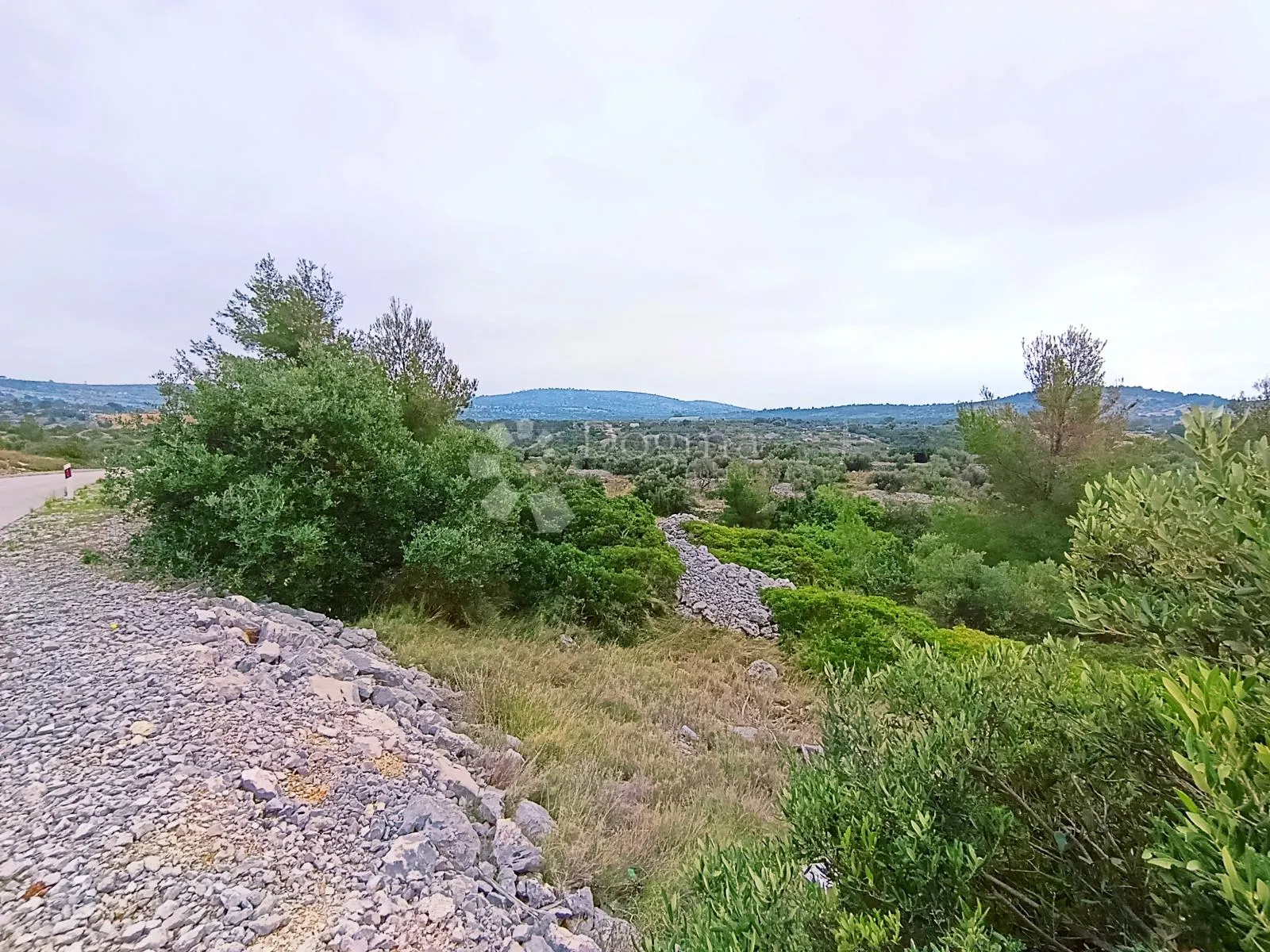 poljoprivredno zemljište uz cestu, milna - slika 8