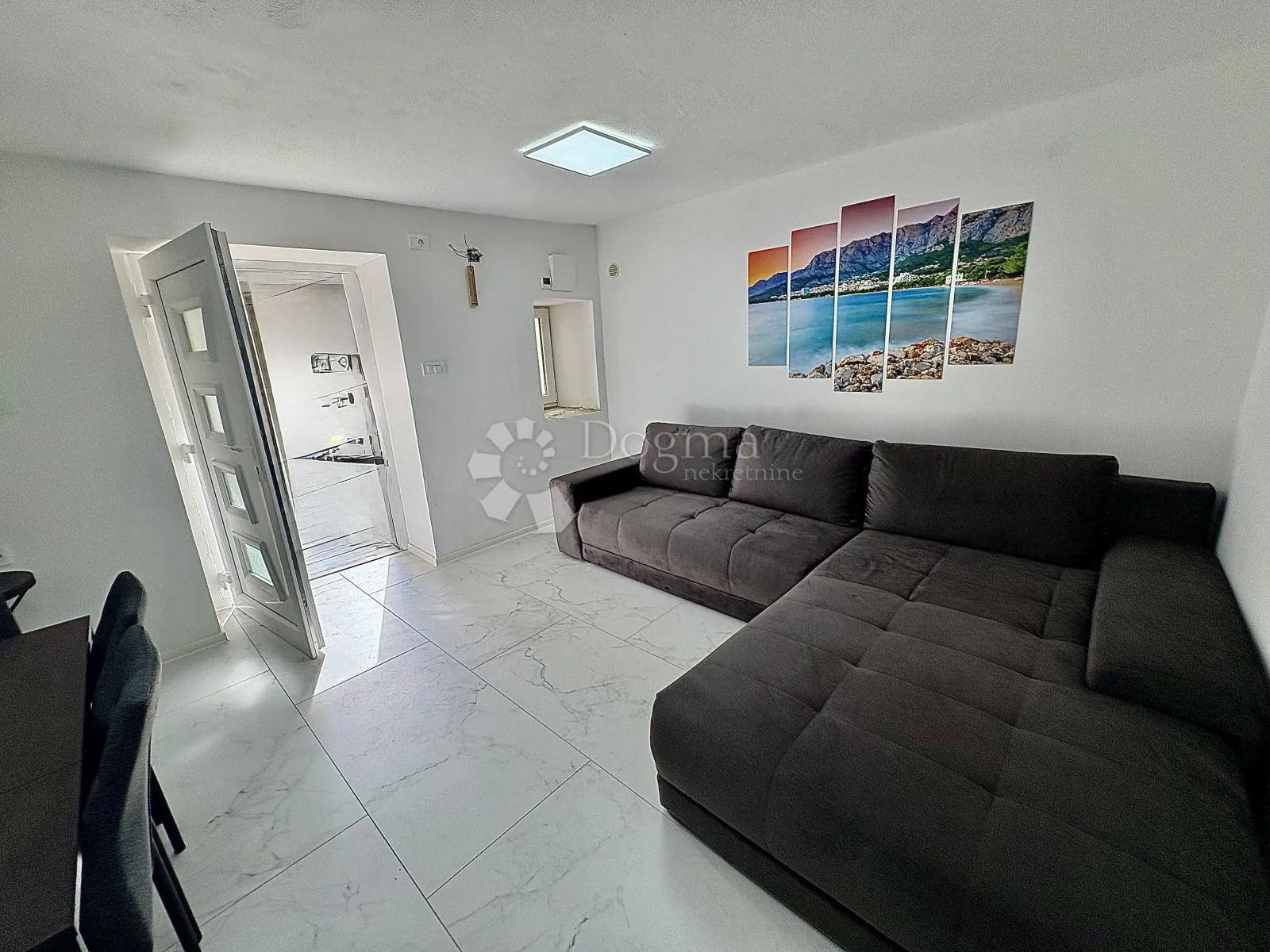 kompletno renovirani apartman u prizemlju - slika 1