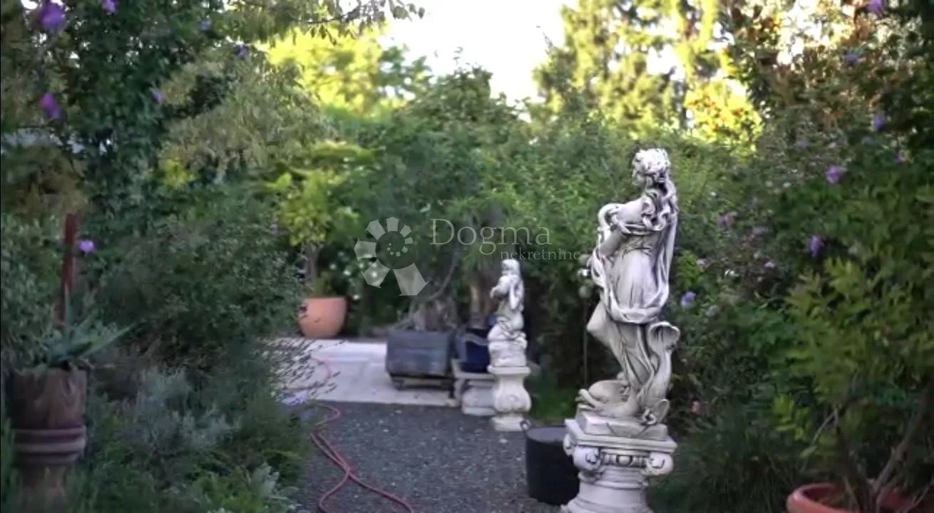 vila na varaždinbregu s prekrasnim arboretumom - slika 6