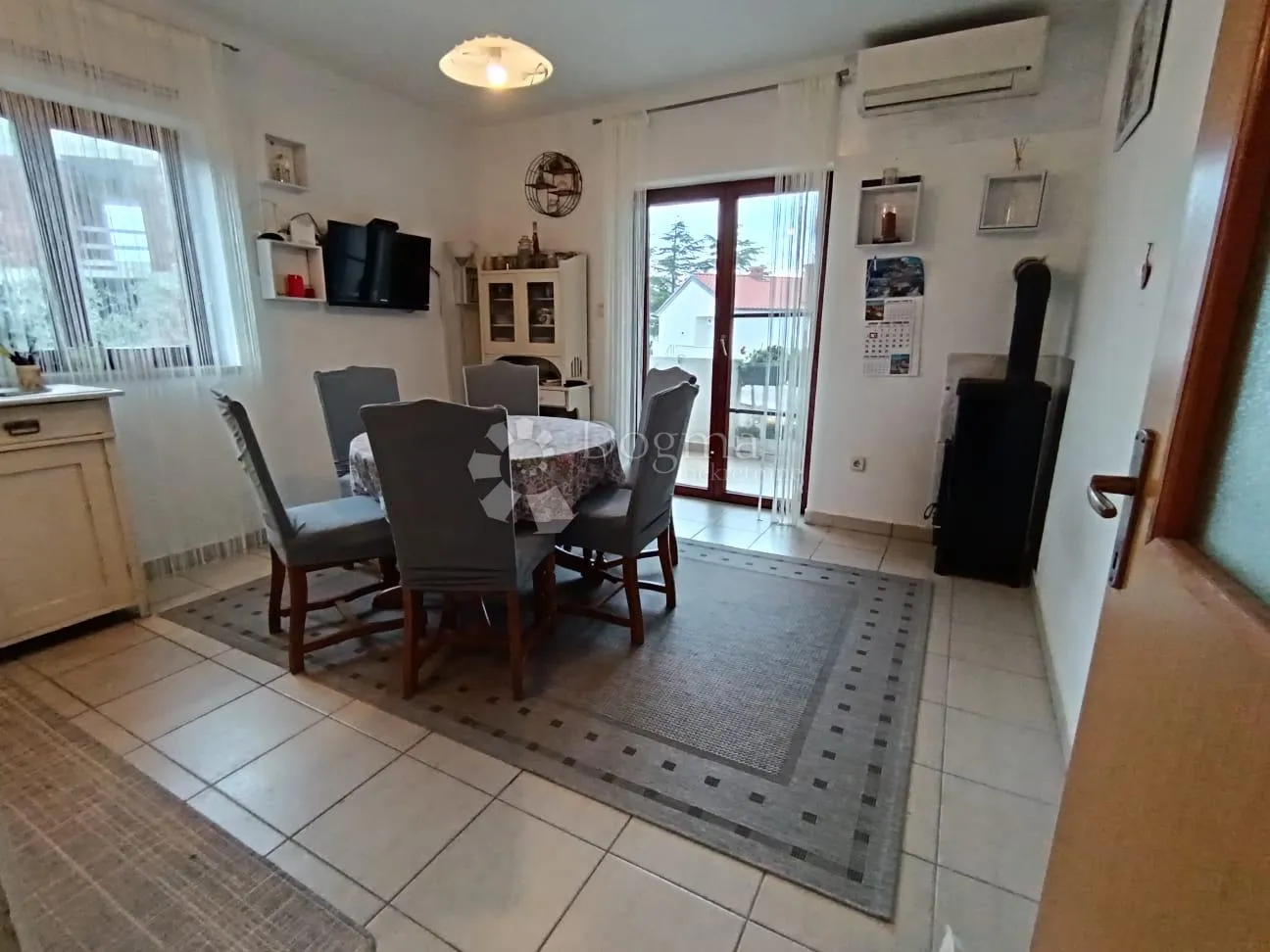apartman u gradu krku - super mirna lokacija - slika 8