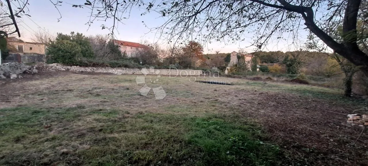 starina za adaptaciju s garažom i dvorištem - slika 5