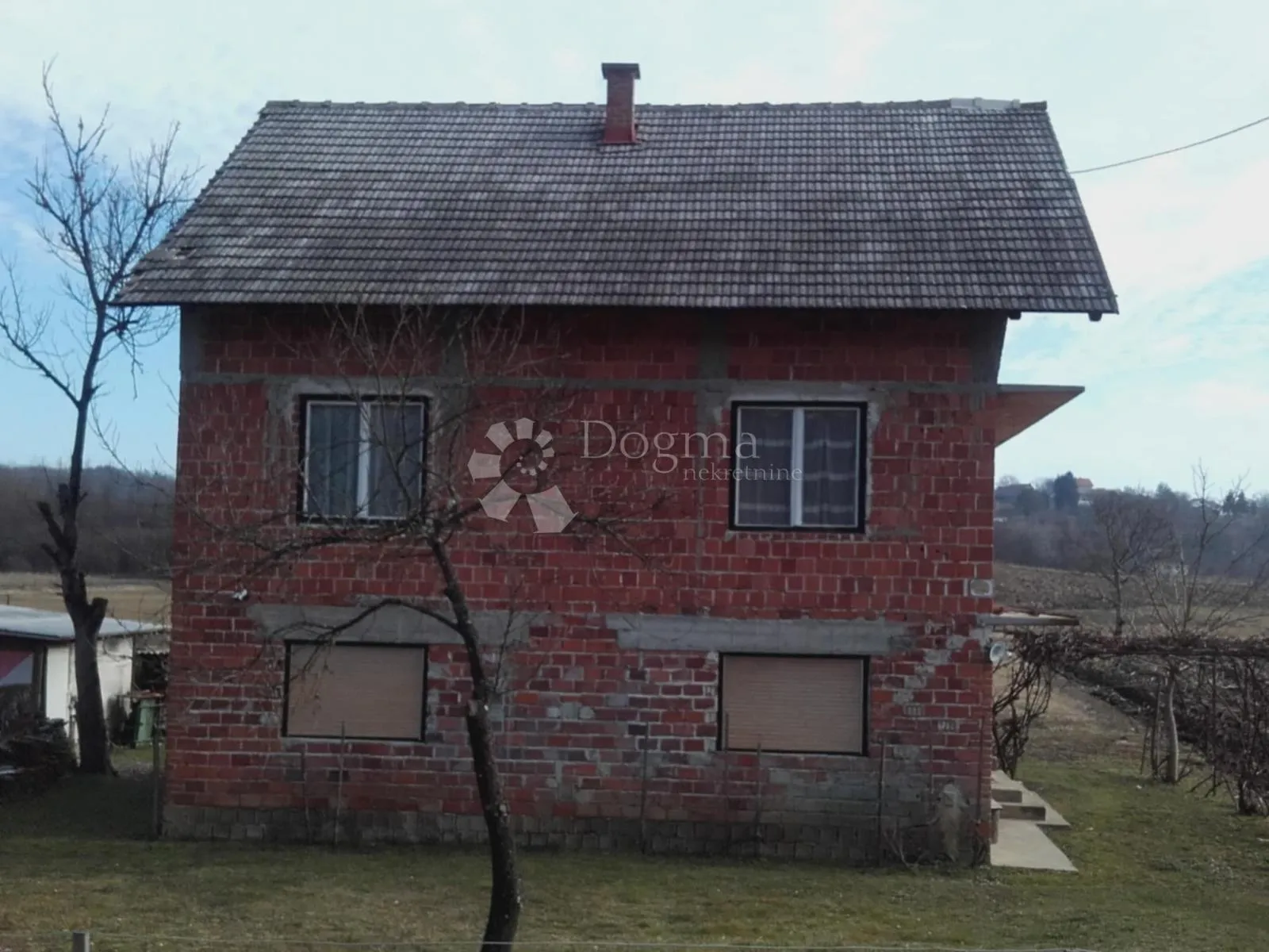 kuća s velikom okućnicom – prilika za adaptaciju! - slika 2