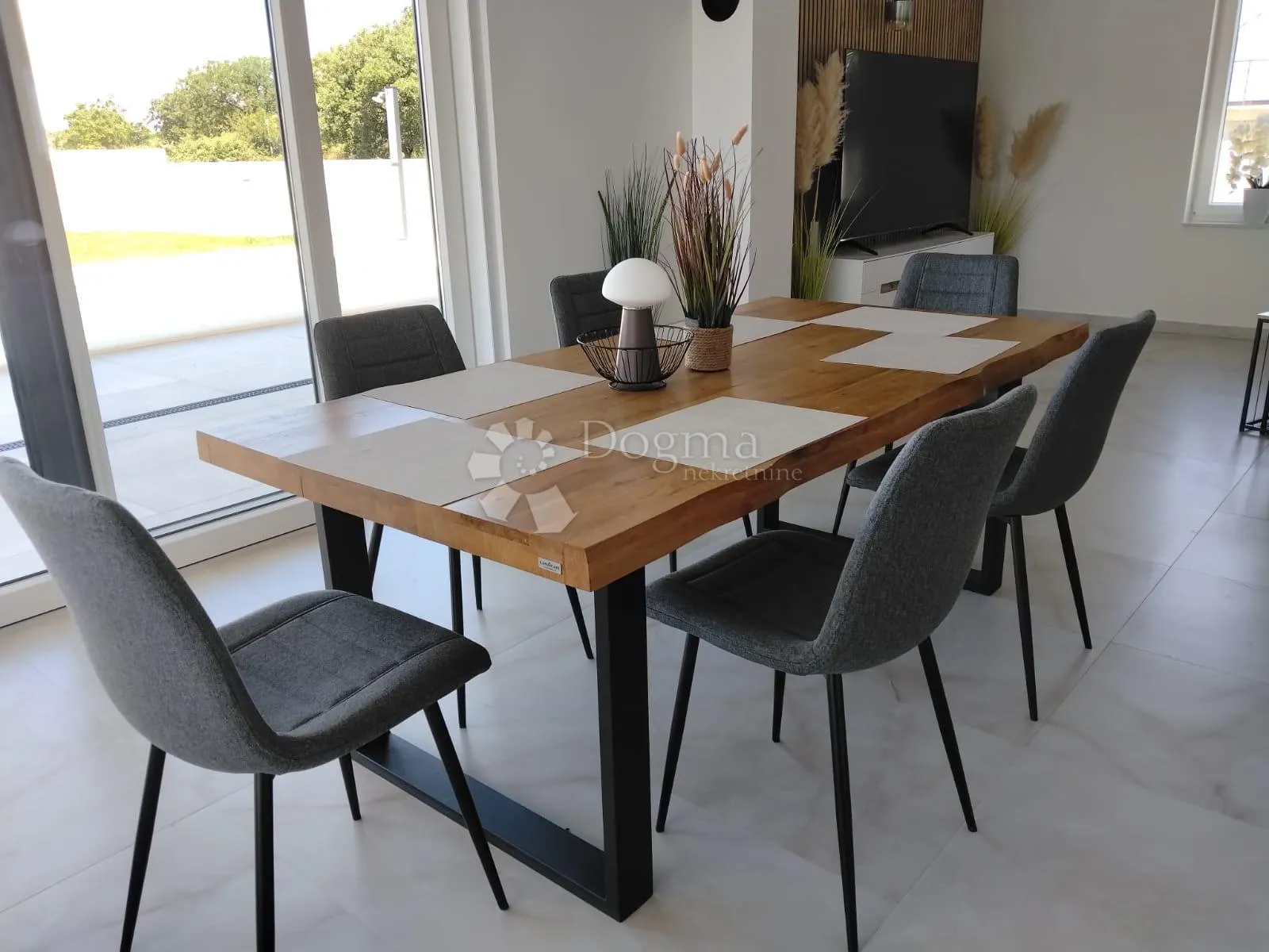 moderna vila s bazenom u žeravi - slika 2