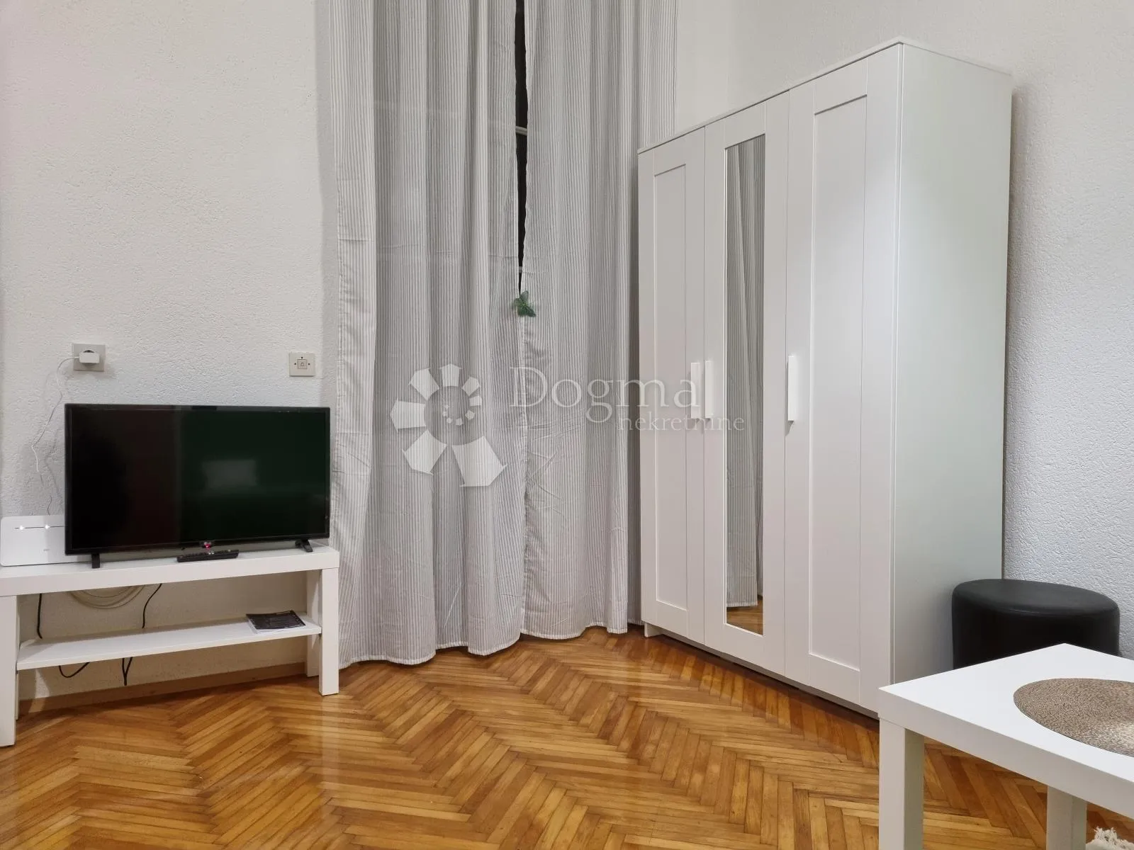 zgrada...poslovna prilika za hostel - slika 8