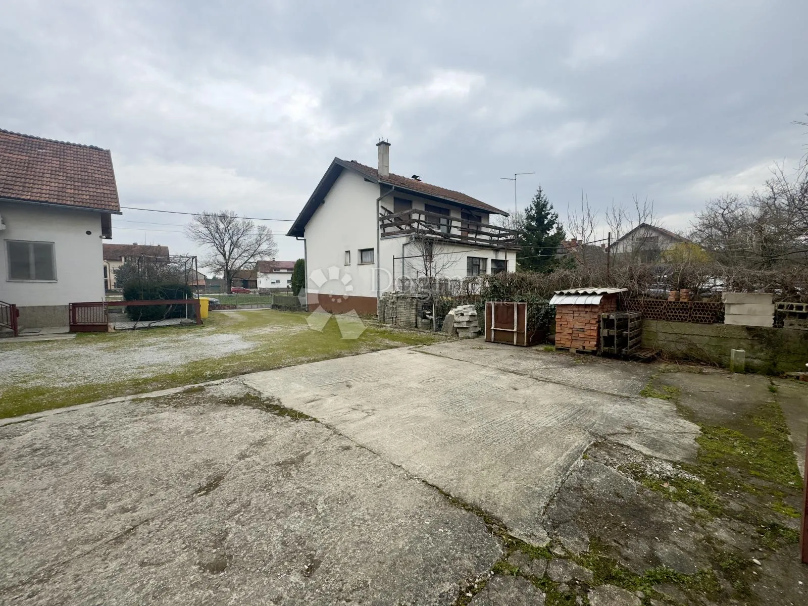 kuća s velikim zemljištem u lukavcu – investicijska prilika - slika 3