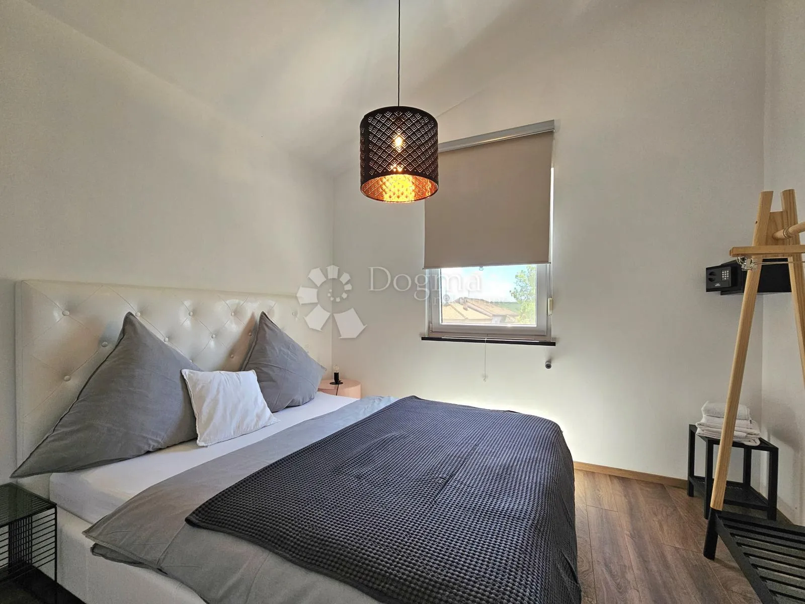 apartmanska kuća (4 jedinice) spremna za turizam - slika 27