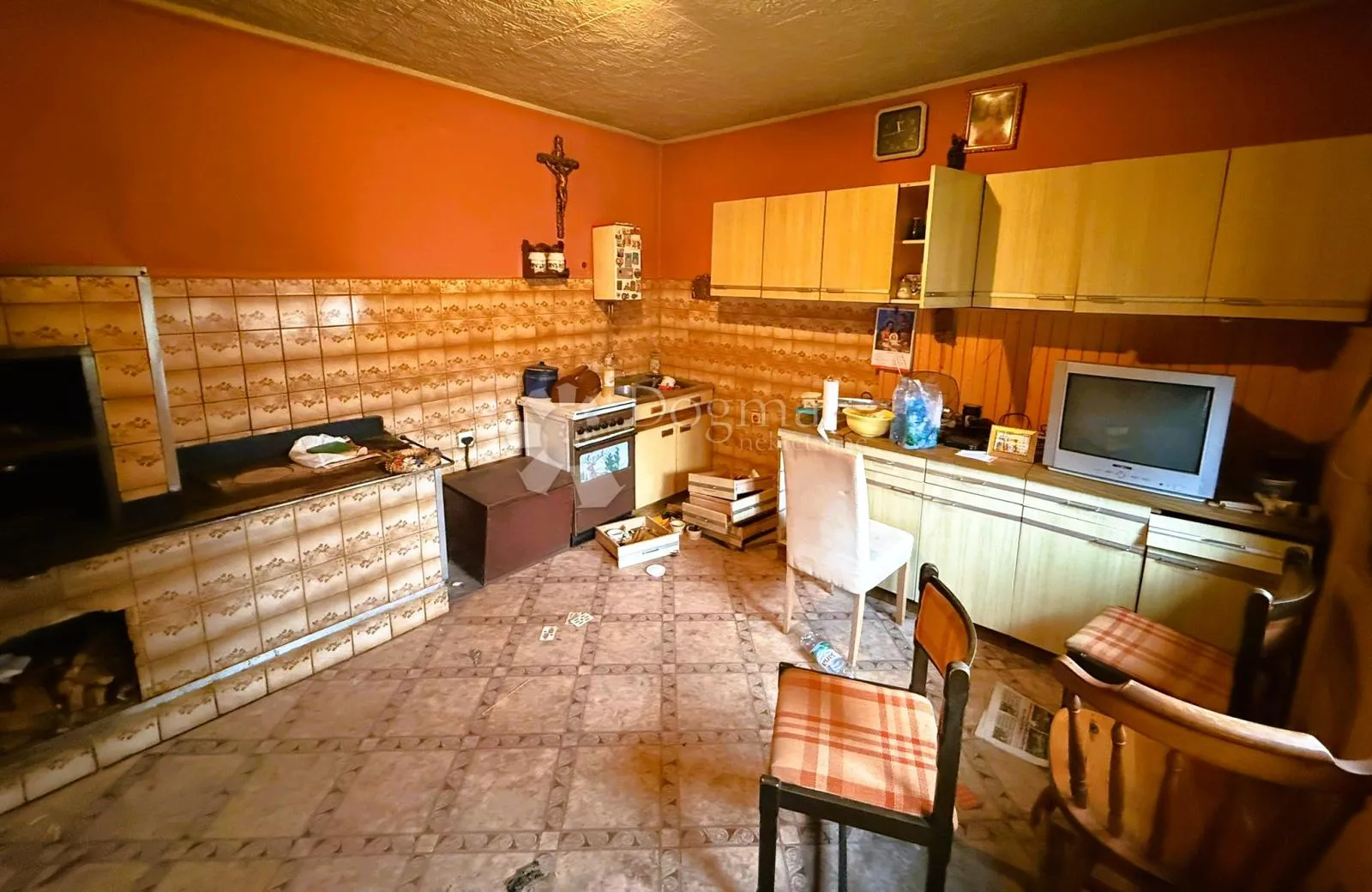 kuća s brojnim gospodarskim objektima - slika 3