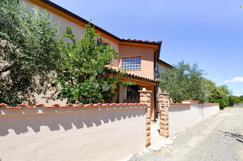 kuća s 4 apartmana + garaža ! blizina fažane ! - slika 2