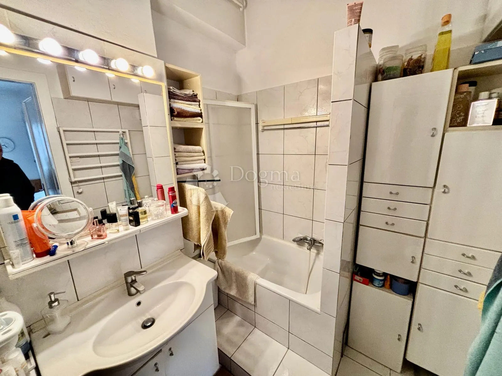 stan na trgu petra krešimira iv – 2 balkona - slika 8