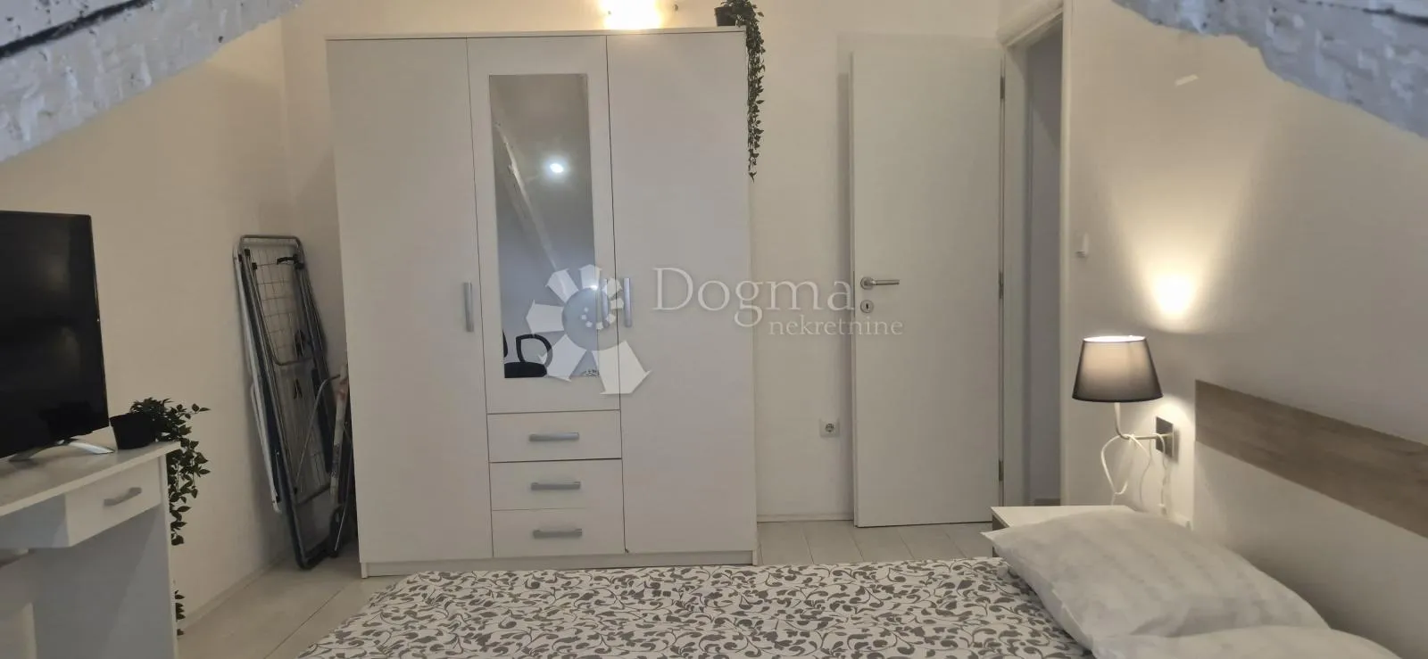 dva apartmana u strogom centru - slika 26