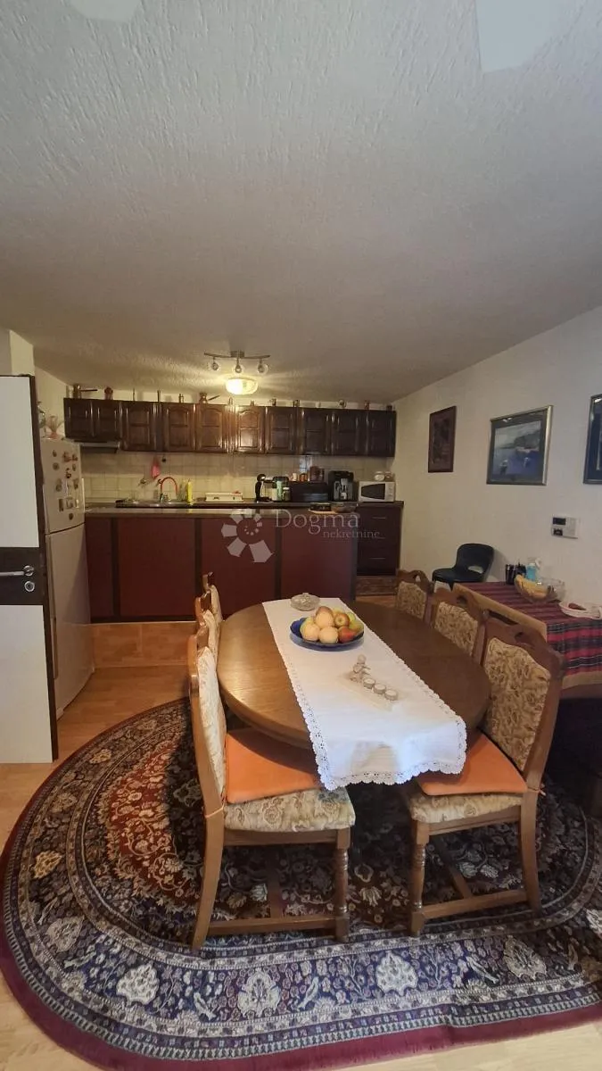 uređena katnica 257 m2 sa velikom okućnicom, žitnjak- struge - slika 11