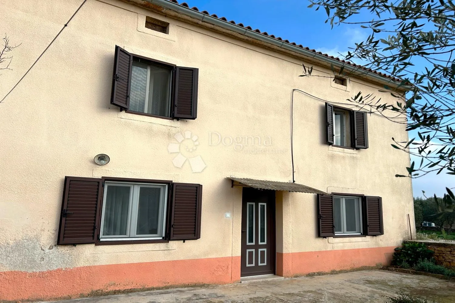 vodnjan – kamena kuća s pomoćnom zgradom, velika parcela, maslinik - slika 27