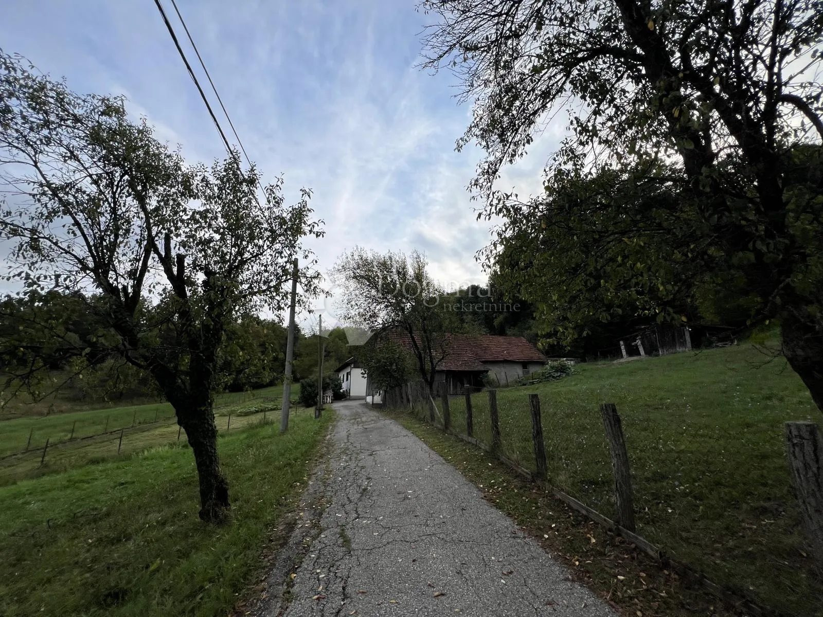 kuća s velikim zemljištem – idealno za turizam i obiteljski život - slika 19