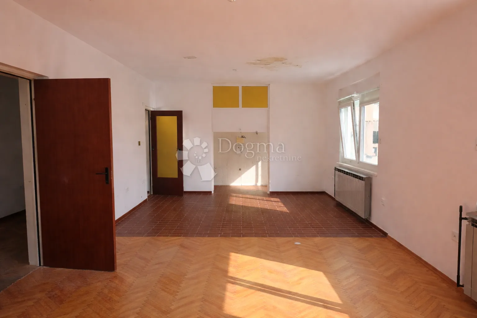 prilika! prostran 3-soban stan za renovaciju – njivice - slika 3