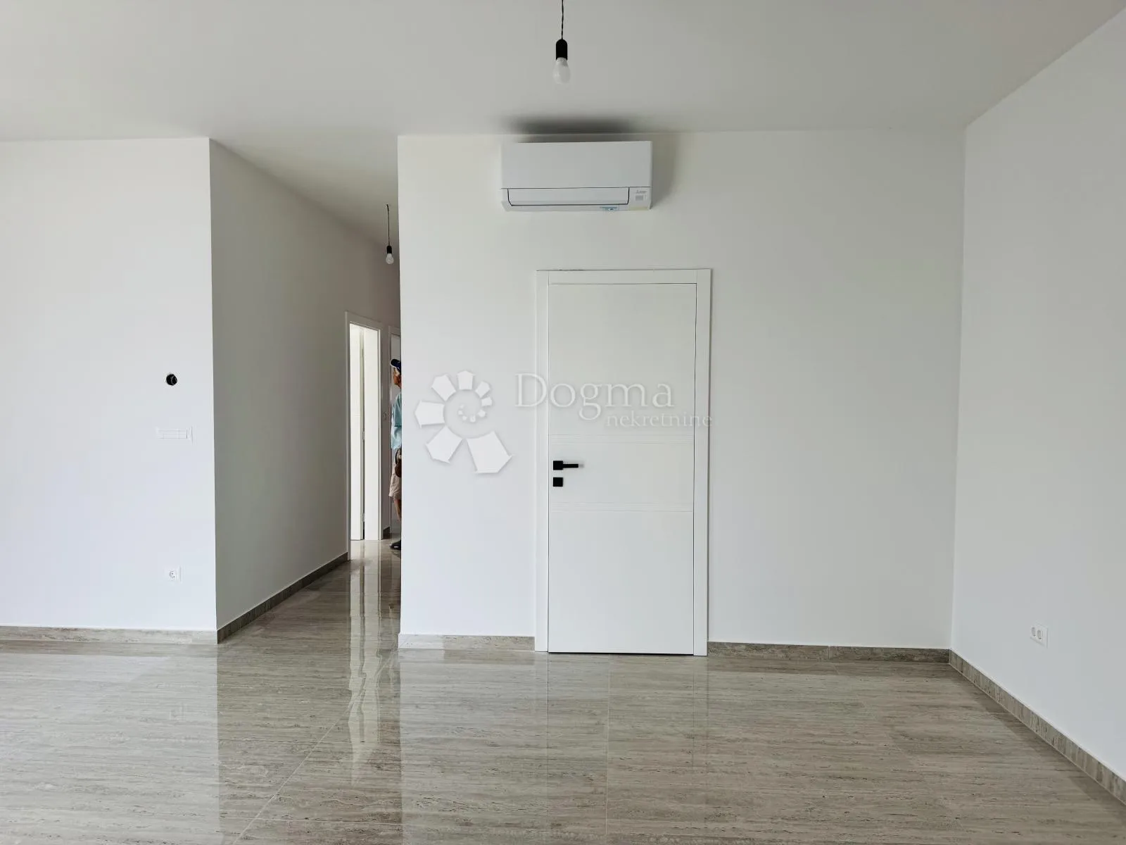 stan s4- 20m od mora, maslenica - slika 9