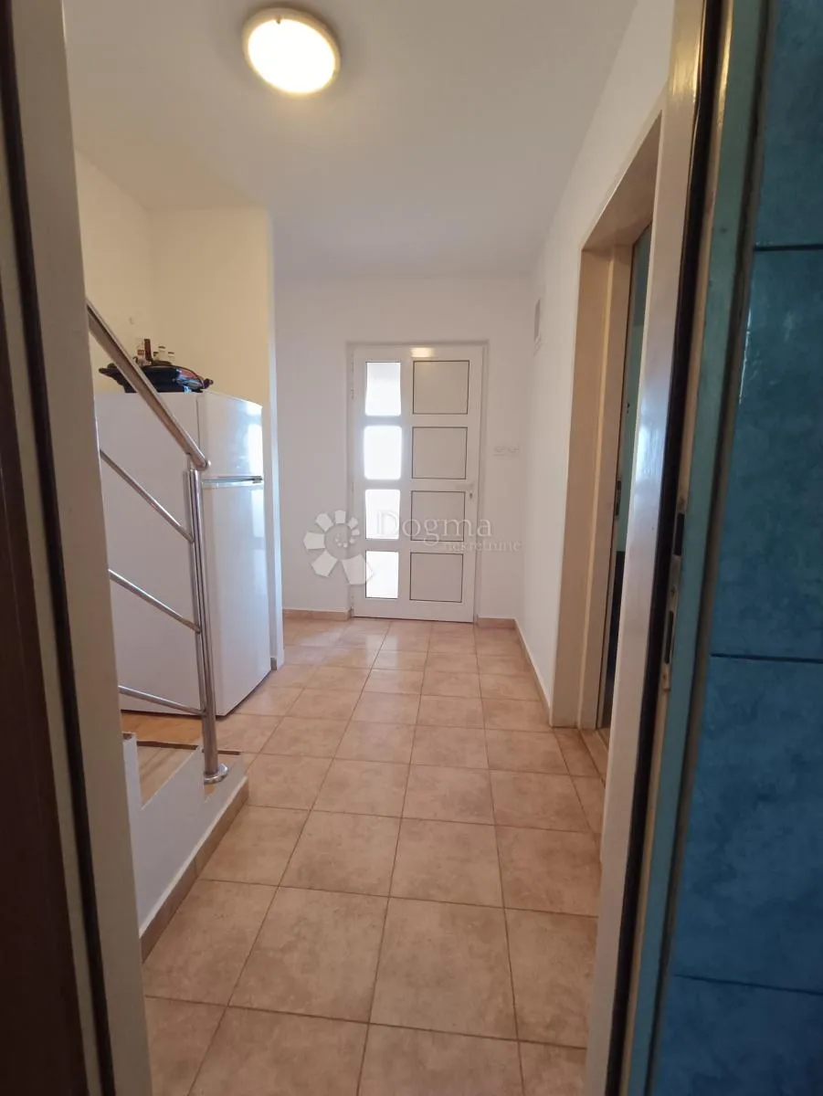samostojeća kuća na šolti - slika 10