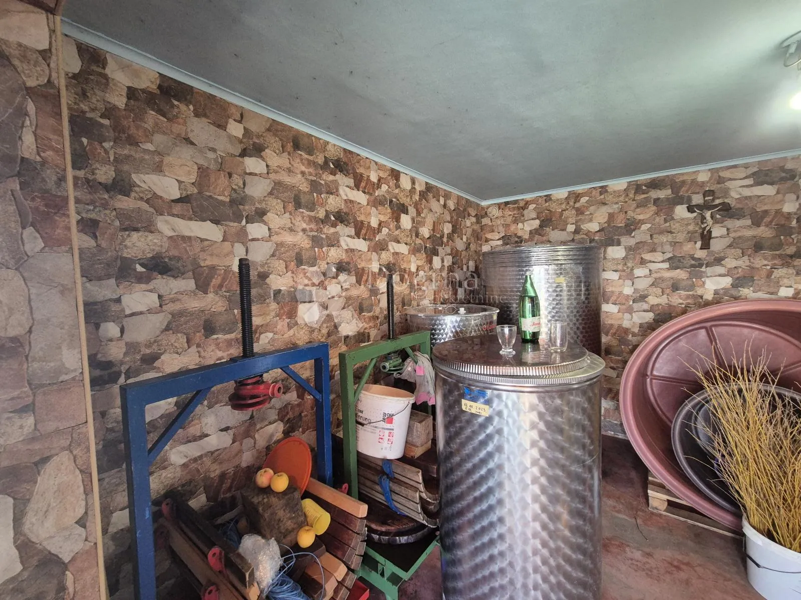 dvije vikendice sa vinogradom na brijegu iznad krapine! - slika 14