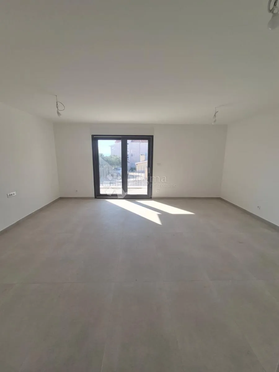 novogradnja – moderan stan (s4) s terasama i pogledom na more, manje od 150 m od plaže – okrug gornji - slika 8