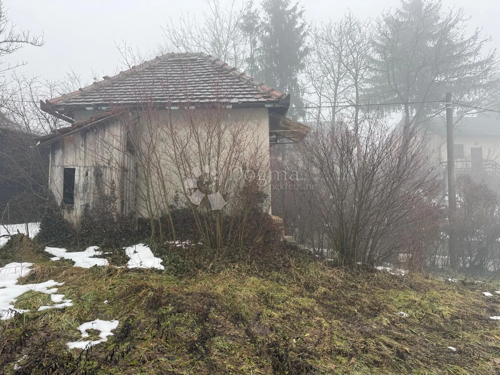 mir, prostor i pogled – građevinska parcela u zelenilu - slika 4
