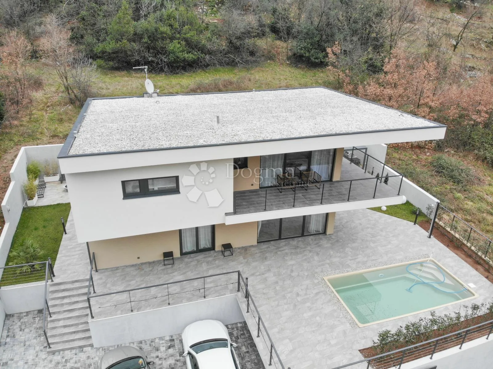 prestižna vila na impresivnoj lokaciji - slika 2