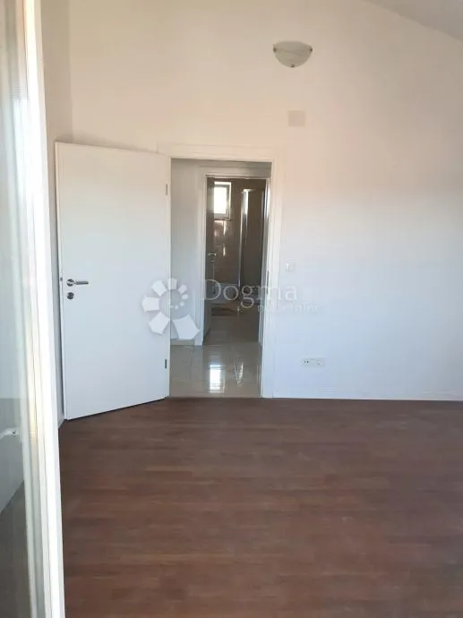 apartman s bazenom malinska - slika 9