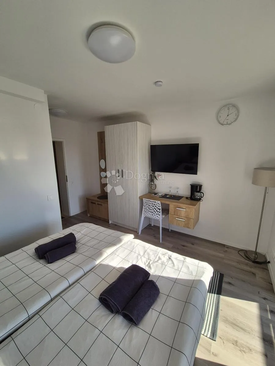 višestanbena kuća s 11 apartmana - slika 33