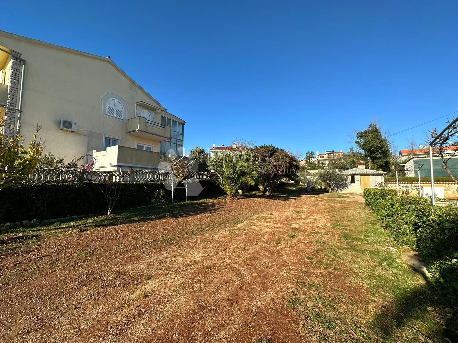 apartmanska kuća na 50 metara do mora - slika 11
