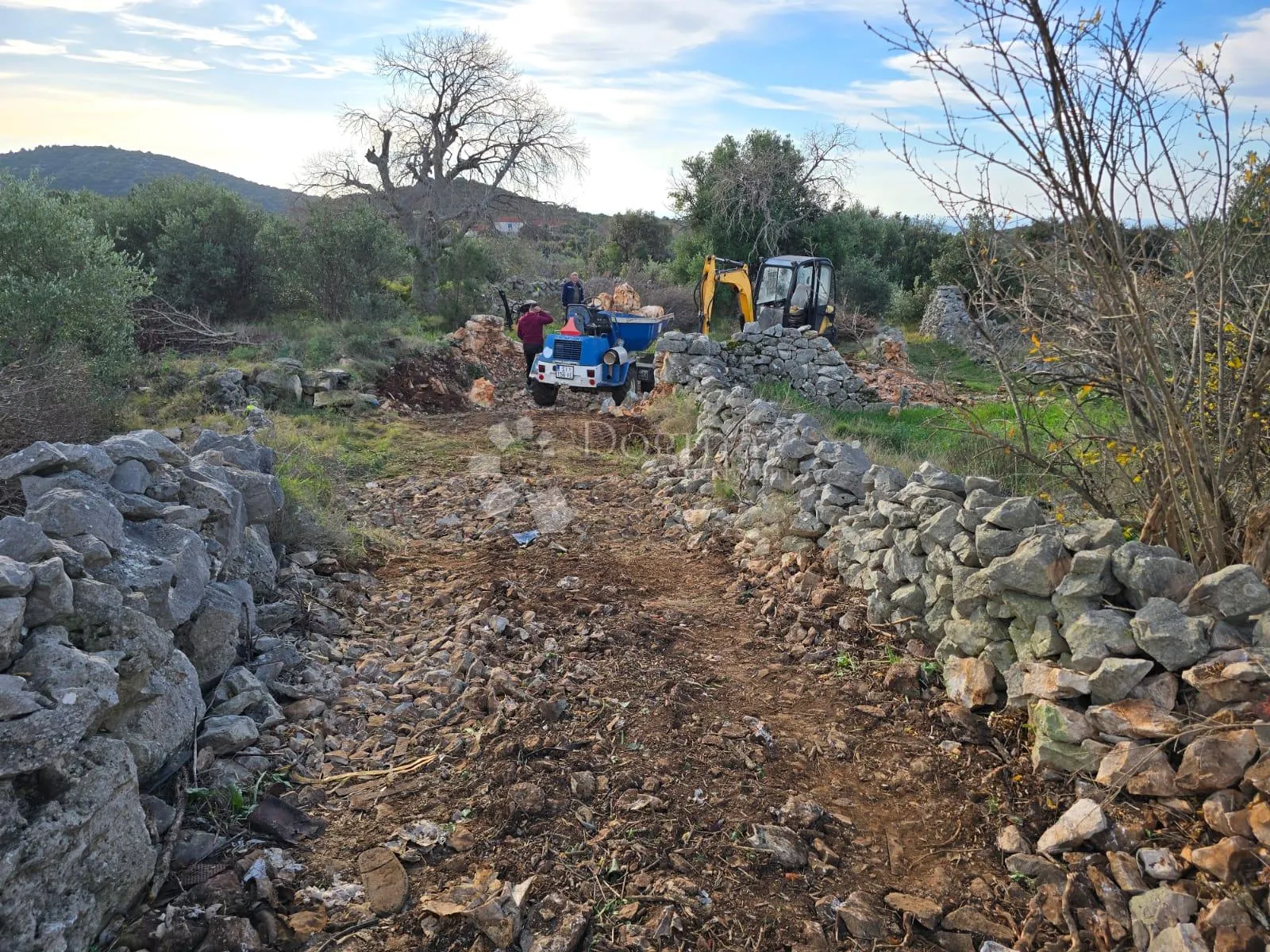 vinišće - kuća s projektom i započetom gradnjom! - slika 3