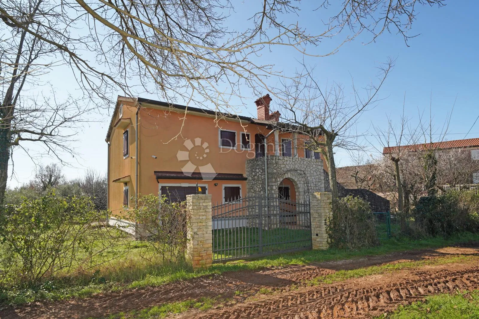 brtonigla, kuća sa 2.500m2 građevinskog zemljišta - slika 4