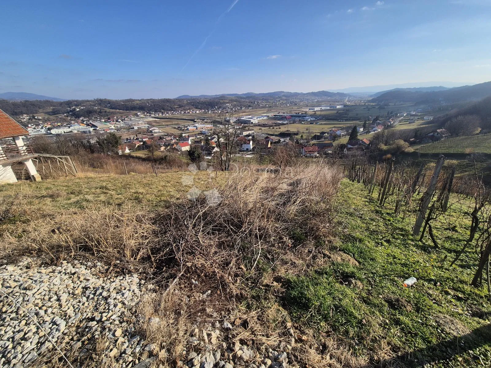 maleni vinograd 596m² na brijegu iznad krapine - slika 1