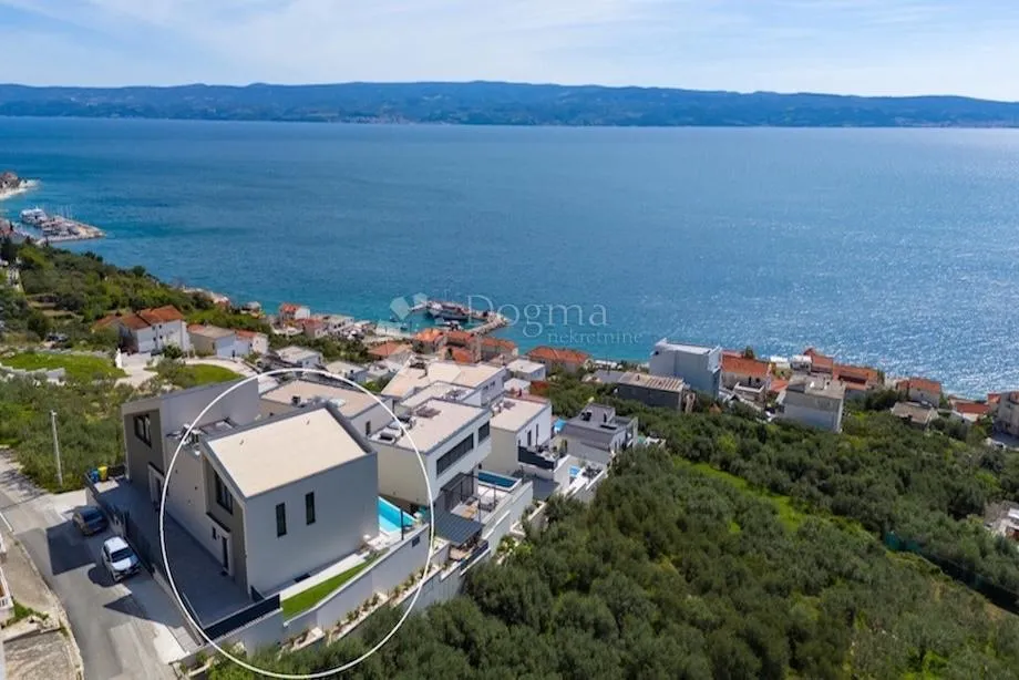 ekskluzivna smart home vila u blizini splita – spoj modernog luksuza, vrhunske tehnologije i investicijskog potencijala, s bazenom, terasom i spektakularnim pogledom na otoke. - slika 20