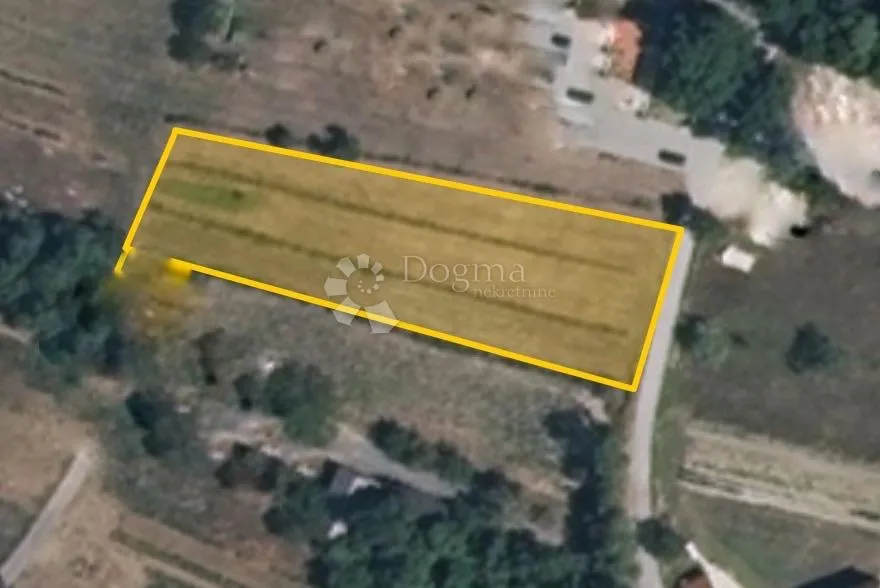 građevinsko zemljište pravilnog oblika 2030 m2 - slika 3