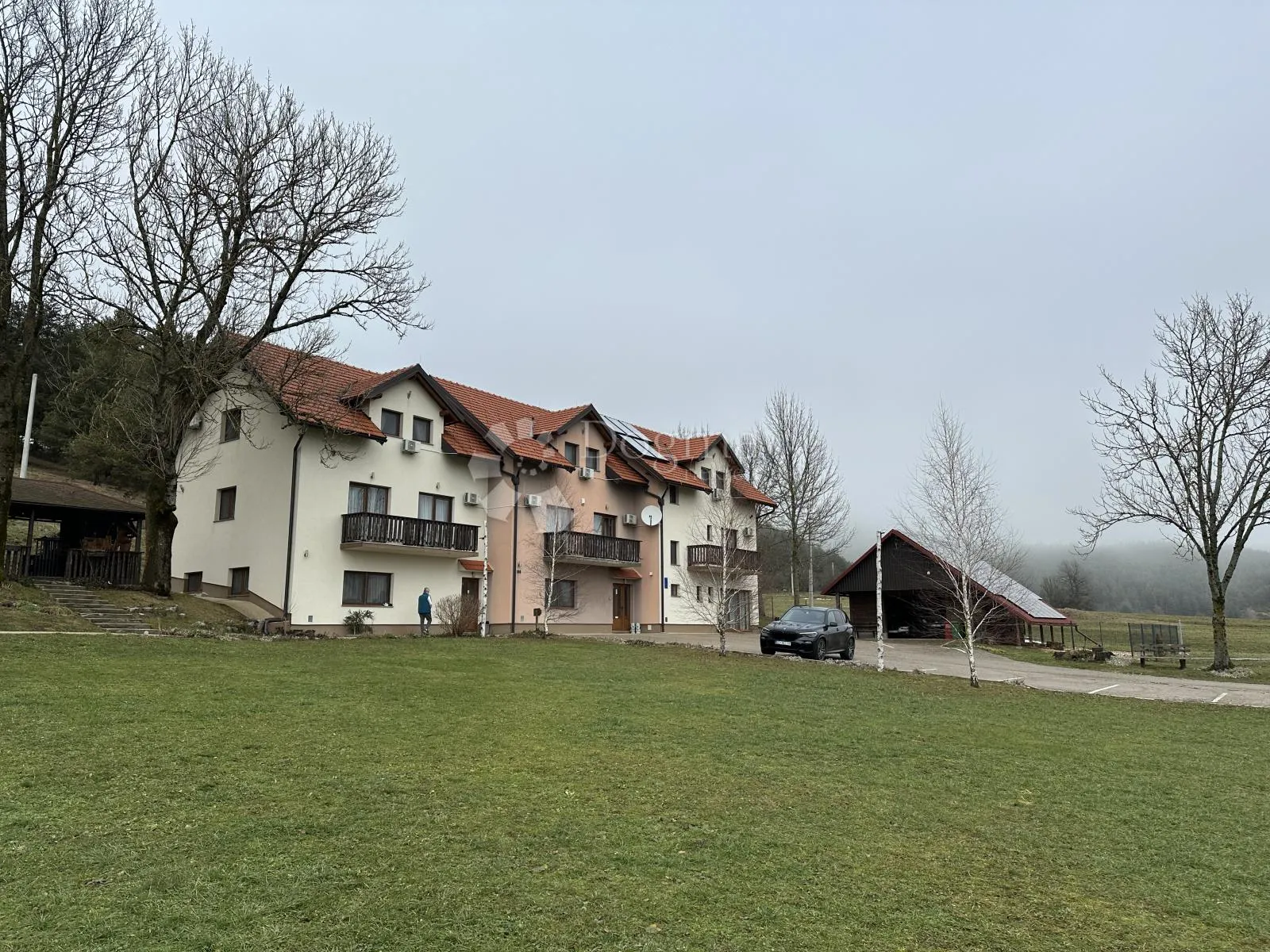 resort u srcu like nadomak plitvica - uhodan posao !!! - slika 2