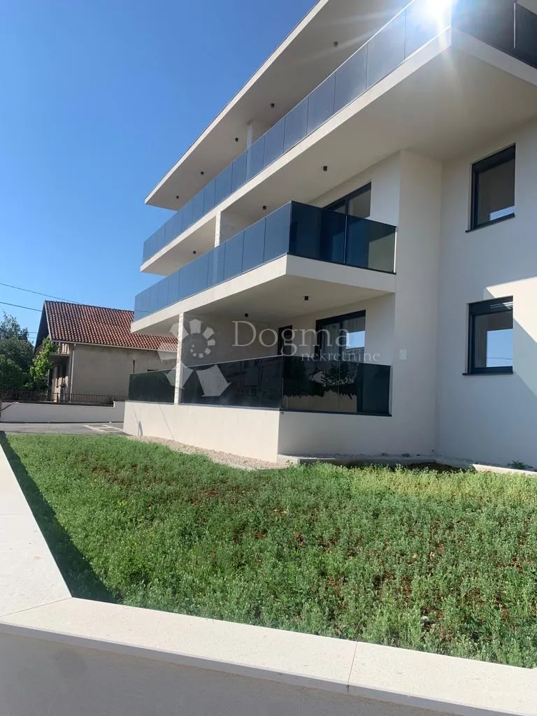 vodice-novogradnja sa garažom, 143m2 - slika 11