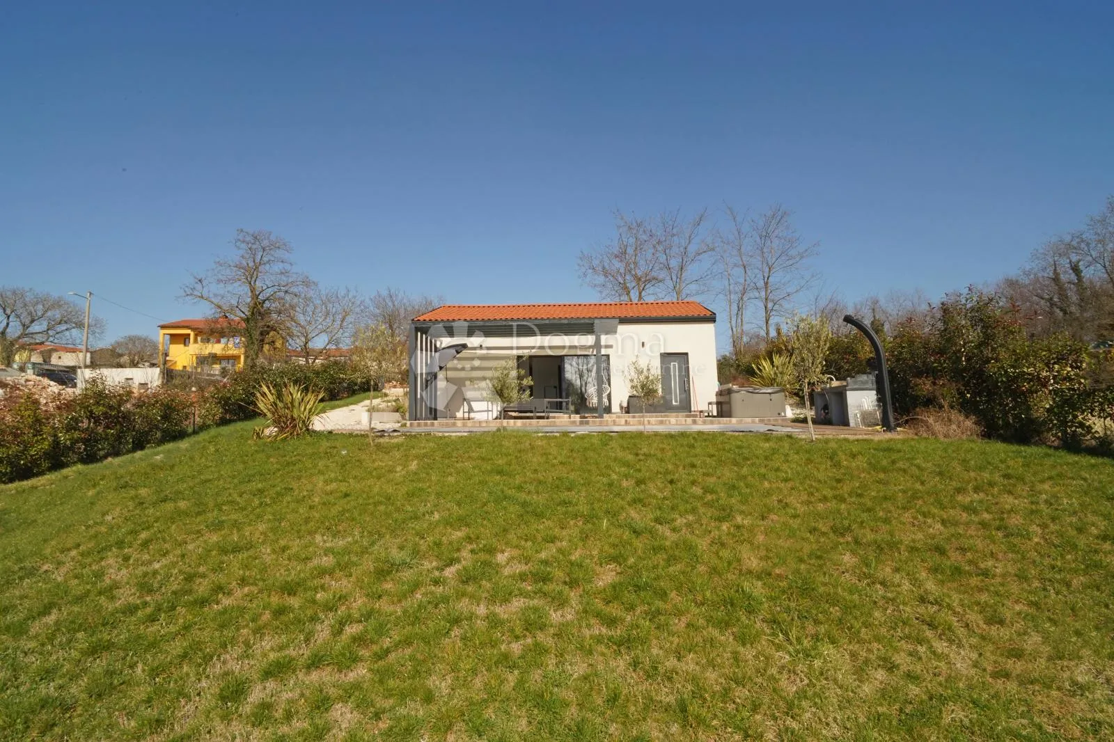 moderna prizemnica s bazenom i jacuzzijem na parceli od 944 m² – mirna lokacija u okolici višnjana - slika 21