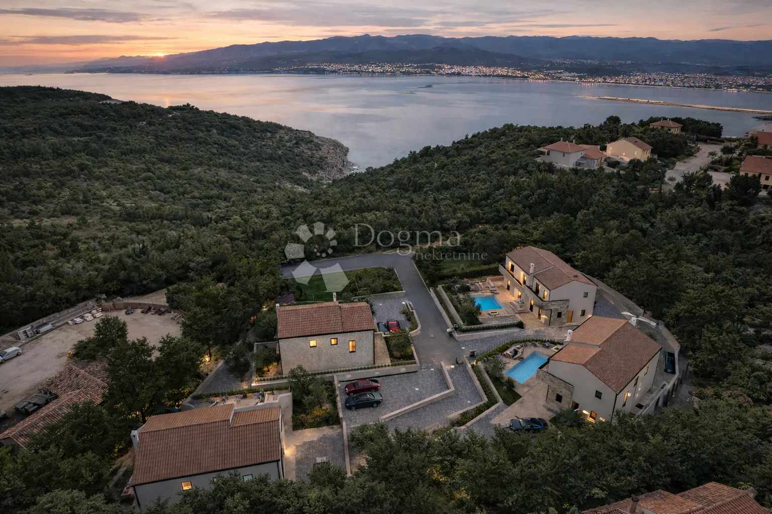 villa d 150m od mora šilo - slika 30