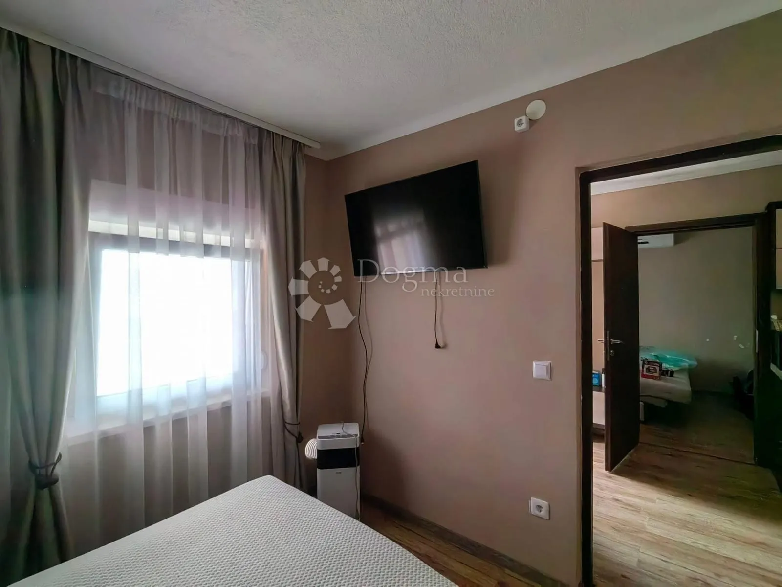 prodaje se apartman u prizemlju vir-straža - slika 20
