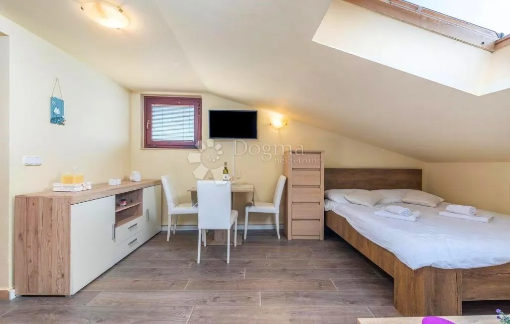 namješteni studio apartman 1.red do mora - slika 4