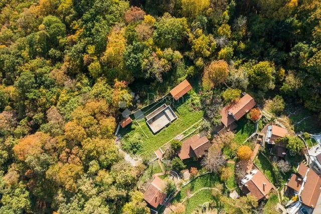 autentično pitoreskno selo sa 6 kuca iznad opatije - slika 2