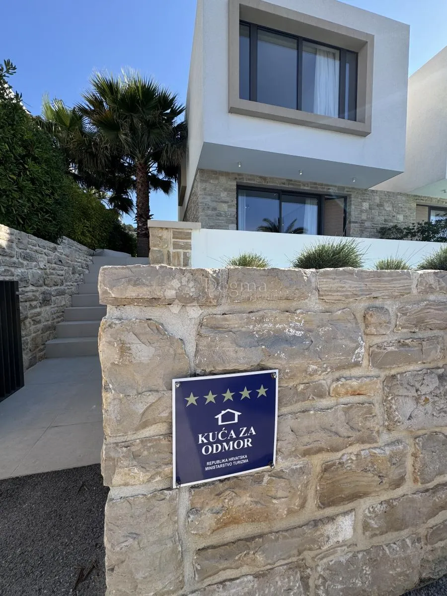 obalna rezidencija iznad standarda – moderna vila prve linije - slika 18