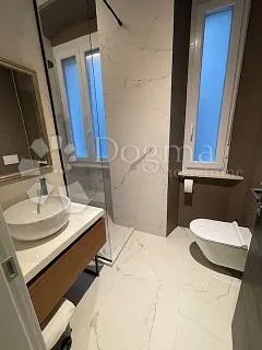 iznajmljujem tri sobe i dva apartmana u samom centru grada - slika 23