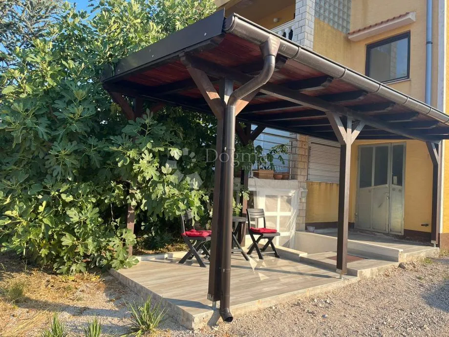 primošten, prekrasan apartman na moru - slika 10