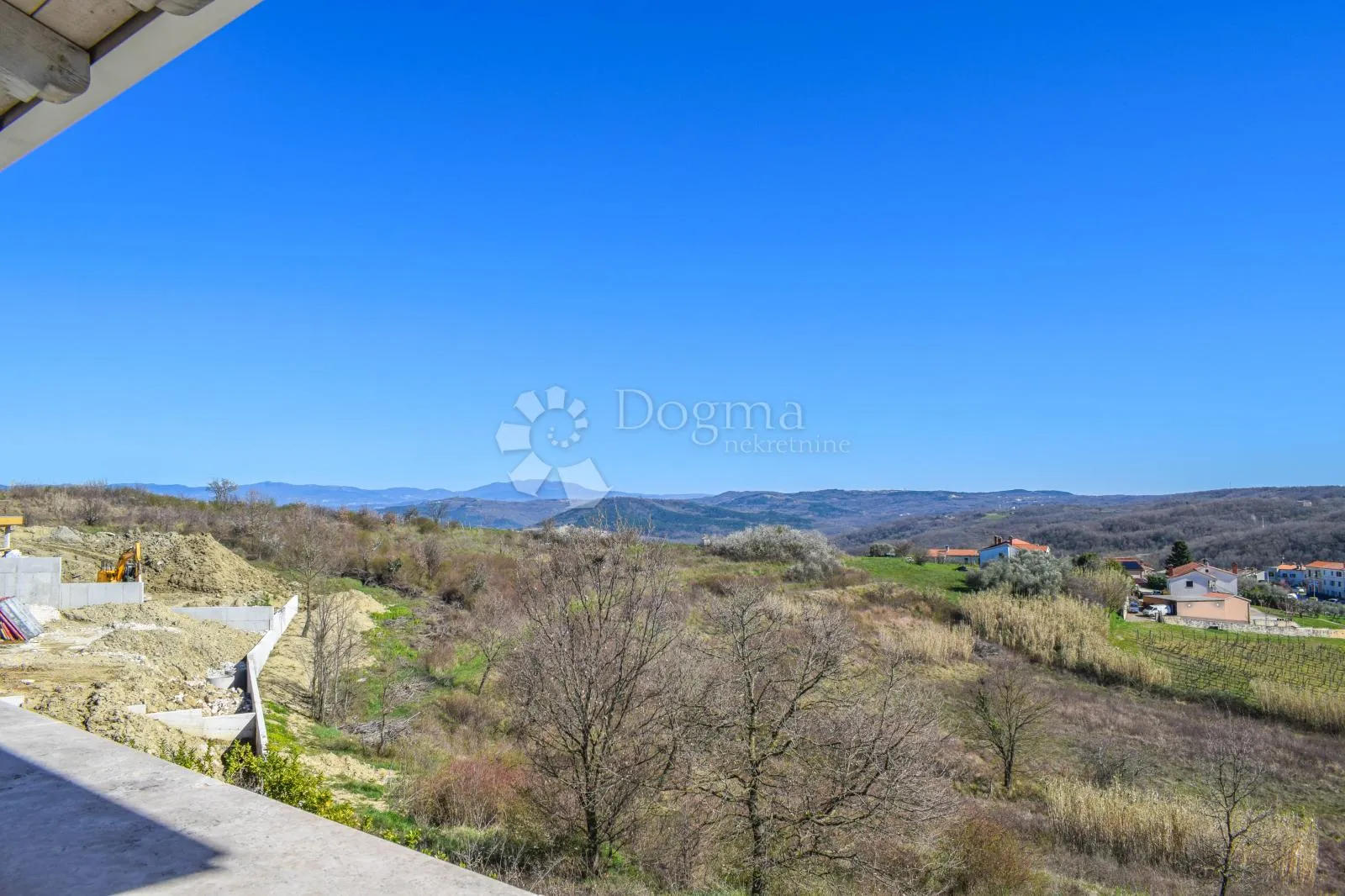 prestižna vila u okolici poreča s 4 spavaće sobe i bazenom - slika 35