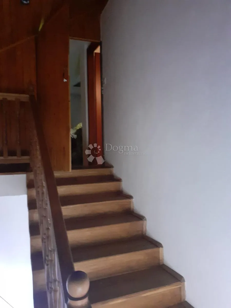 kuća u mirnom okruženju - slika 8