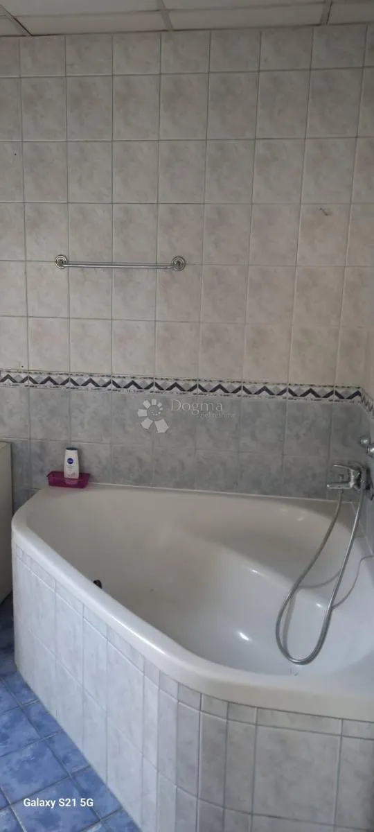 velika kuća sa tri stana! - slika 8