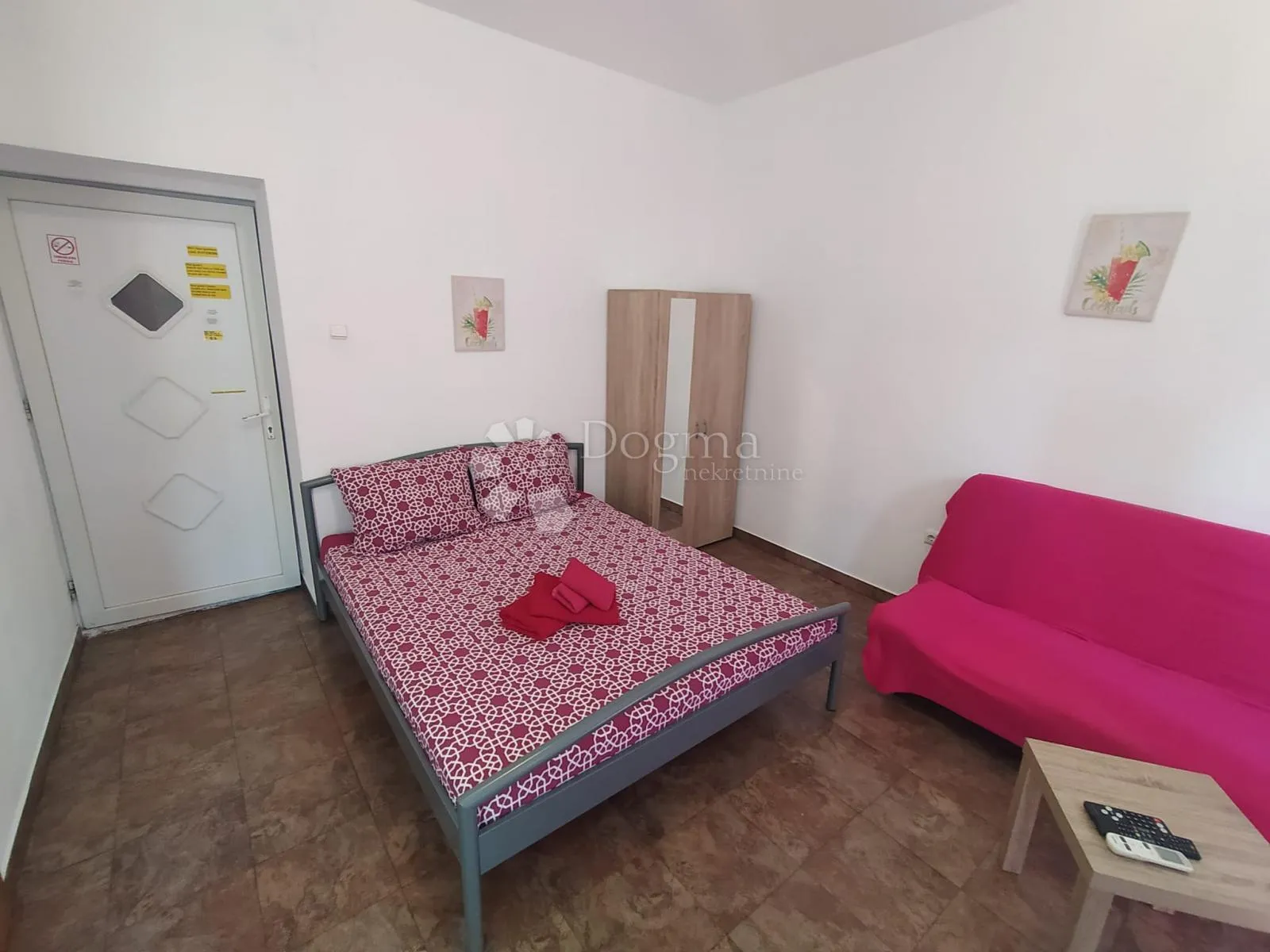 četverosoban stan u centru pule - 4 studio apartmana - slika 11