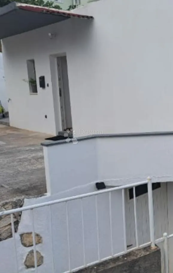 kuća sa tri stana i pogledom na more, dugi rat - slika 16